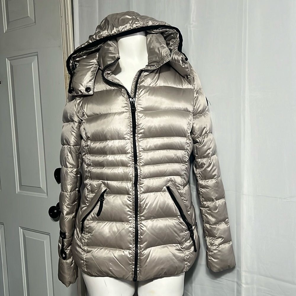 Andrew Marc woman's silver tan puffer goose down coat size Small .